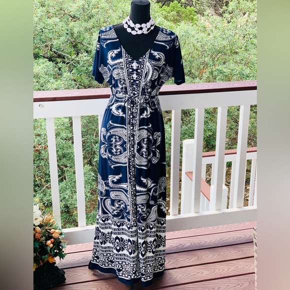 Hanni Blue and White‎ Paisley Maxi Dress - Picture 1 of 11